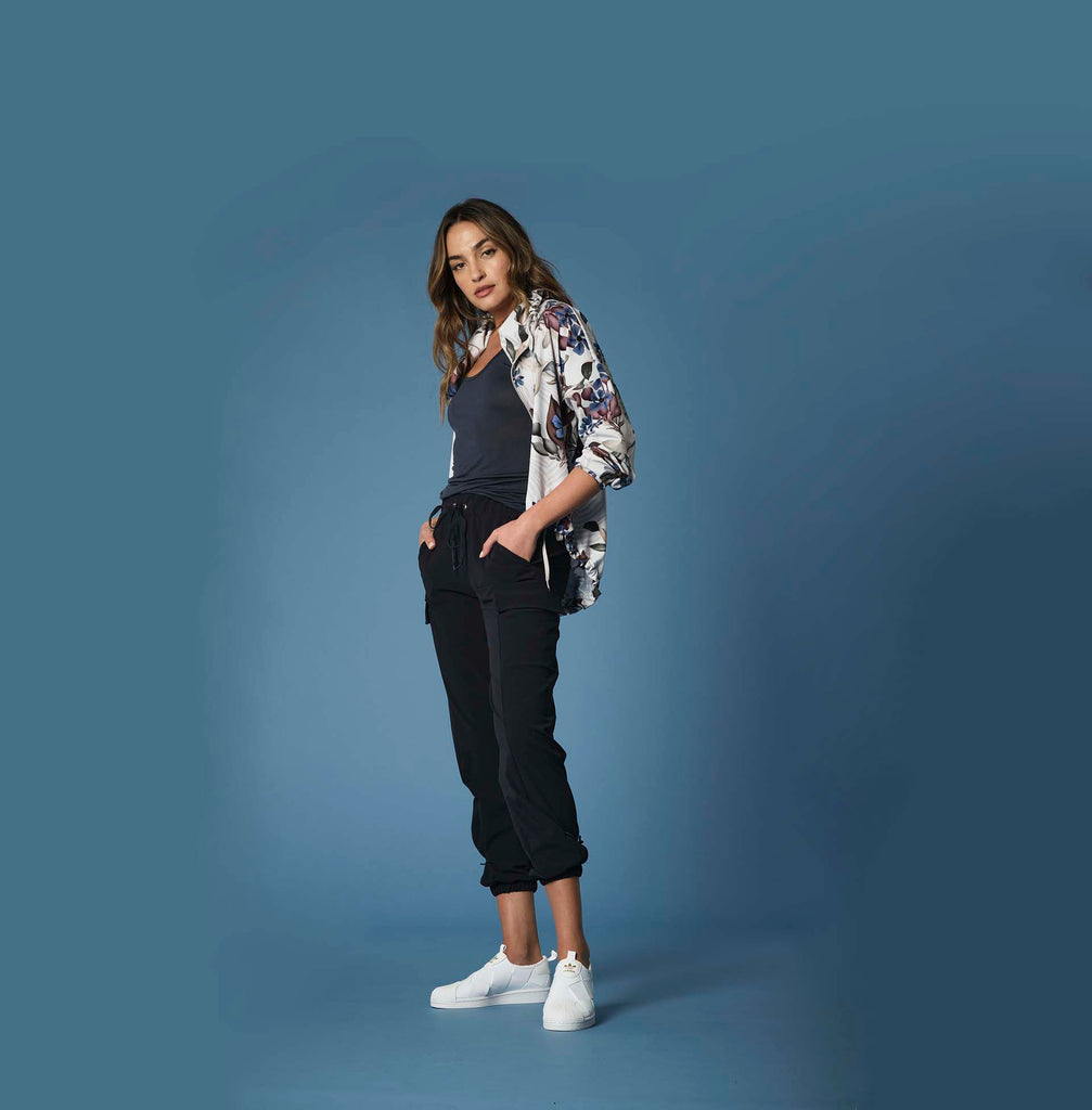 Woman wearing 925fit designer joggers.