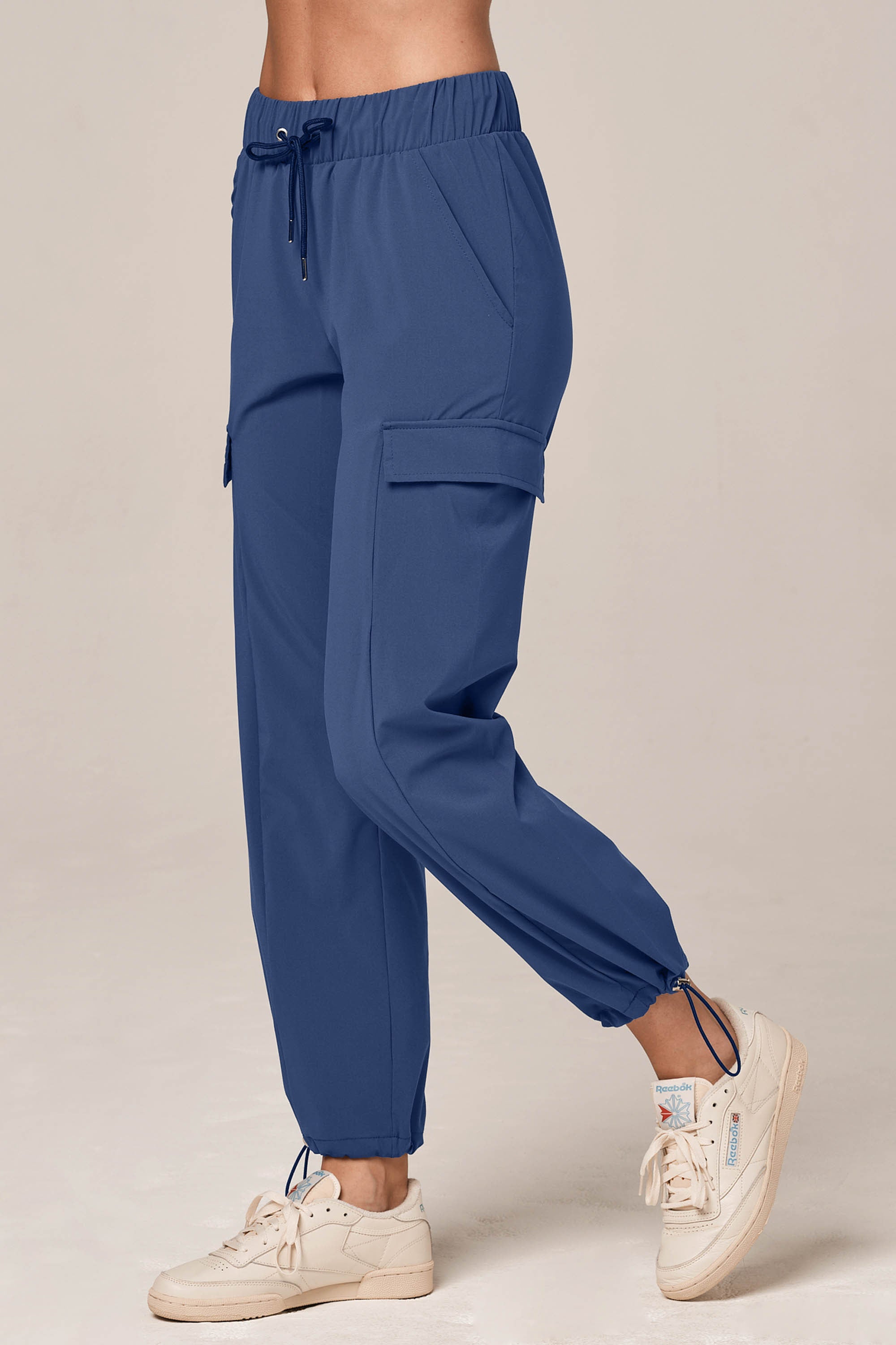 Women's activewear - 925Fit featuring sports bras, yoga pants