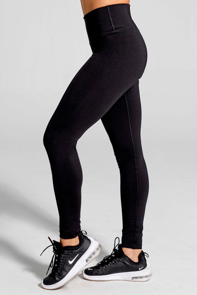 Model is wearing hi & bye black yoga pants.