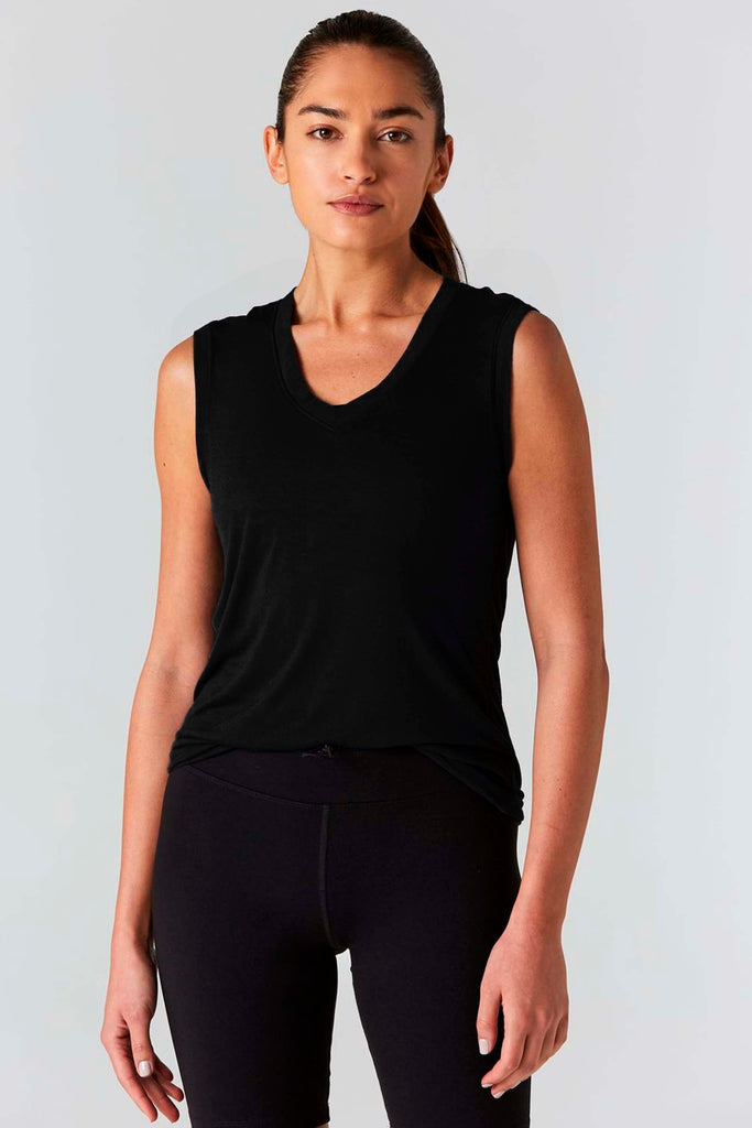Woman is wearing 9 2 5 fit The Vine Muscle Tee Black