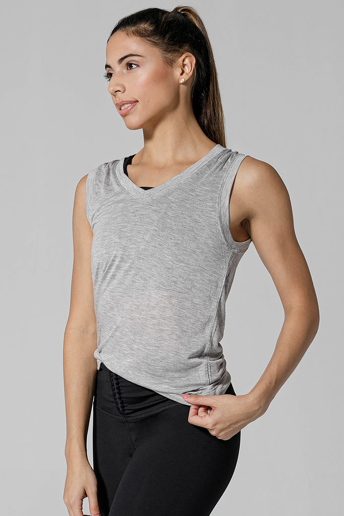 Woman is wearing 9 2 5 fit The Vine Muscle Tee Heather Grey