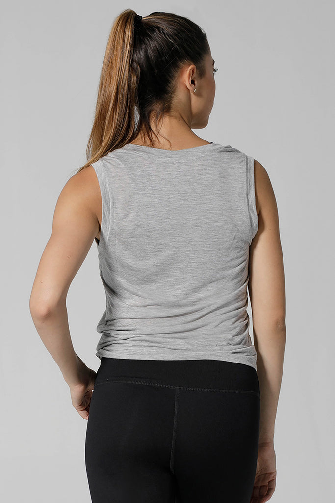 Woman is wearing 9 2 5 fit The Vine Muscle Tee Heather Grey
